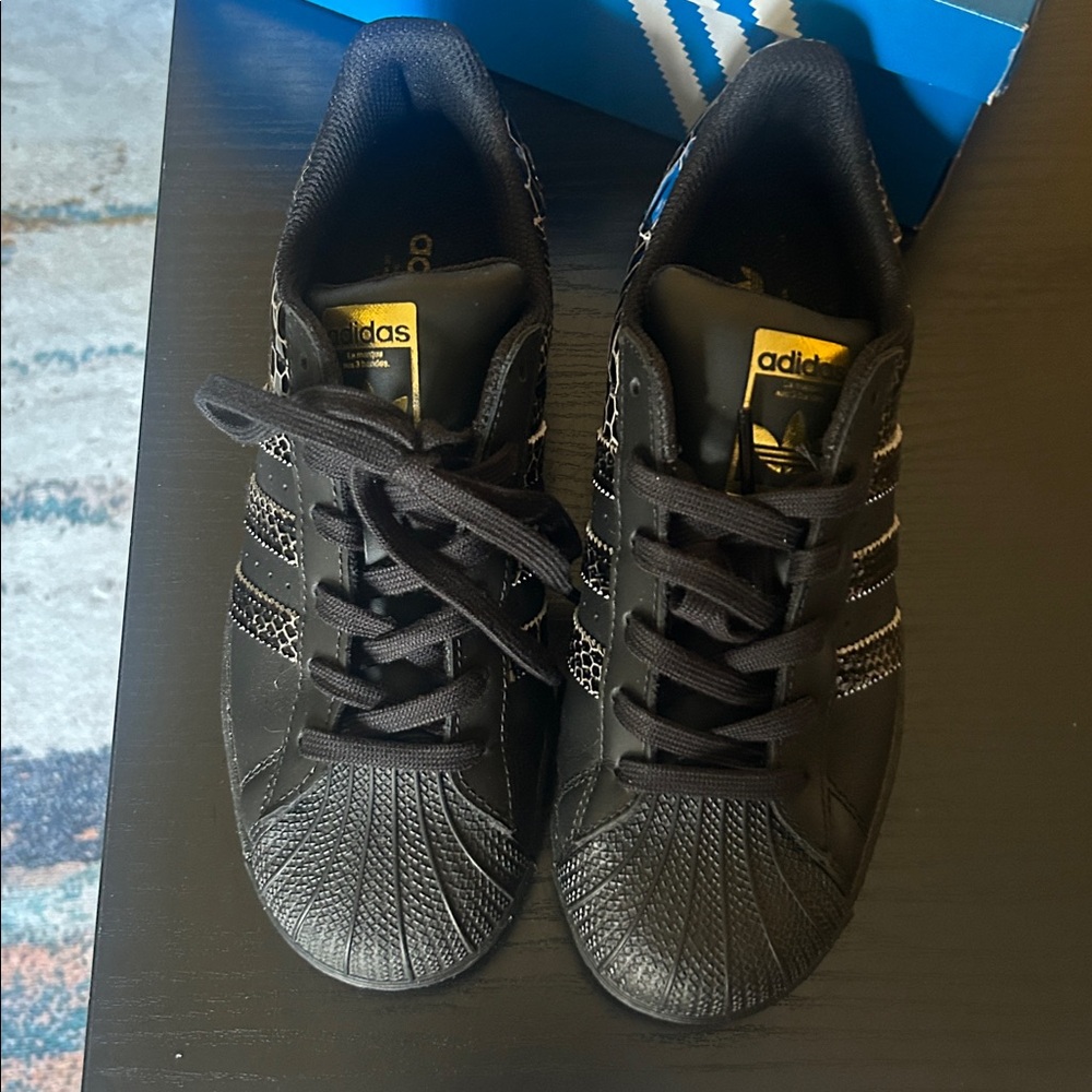 Adidas superstar W adidas size 7. Black and gold. Worn once. - Picture 8 of 9